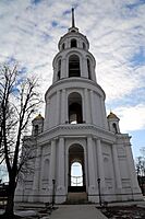 Вид со стороны собора (с севера).jpg