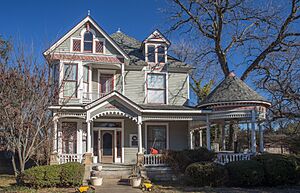 Aston House Granbury (1 of 1)
