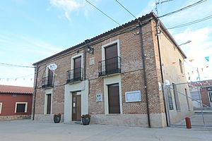 Ayuntamiento de Tapioles 02.jpg