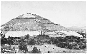 BOM D027 Pyramid of the sun Teotihuacan