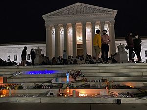 Candlelit makeshift memorial on the steps of the US Supreme Court following the death of Ruth Bader Ginsburg (2020-09-18)