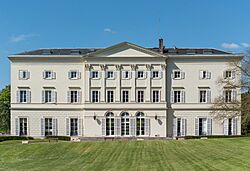 Chateau, HEC Paris, Jouy-en-Josas, South view 20160501 1.jpg