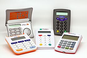 Différents modèles de lecteurs de cartes bancaires