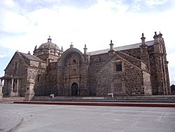 Iglesia de Santiago apóstol de Lampa.jpg