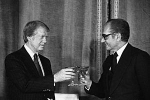 Jimmy Carter meets Mohammad Reza Pahlavi for dinner in 1978