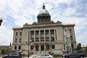 ManitowocCountyCourthouseJune2010