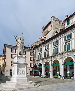 Monumento alla Bella Italia torre bruciata Piazza Loggia a Brescia