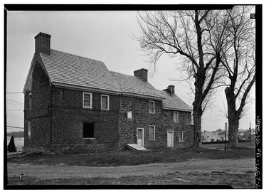 NORTH (REAR) FACADES WITH EAST GABLE END - Thomas Massey House, Lawrence and Springhouse Roads (Marple Township), Broomall, Delaware County, PA HABS PA,23-BROOM.V,1-2