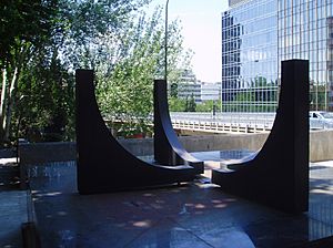 Plaza-Escultura, Gustavo Torner.jpg