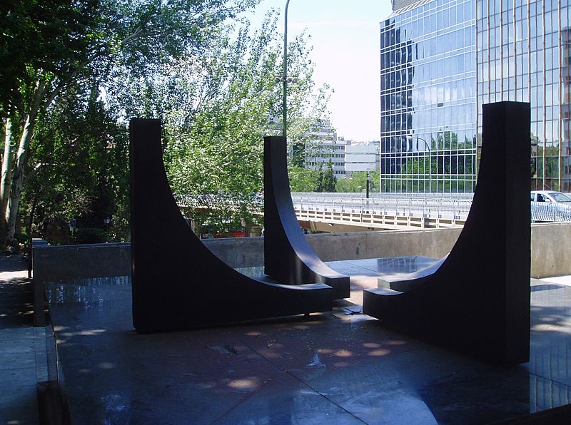 Plaza-Escultura, Gustavo Torner