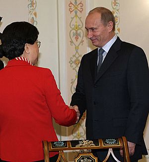 Putin meets with WHO Director Chan June 2009 (14)