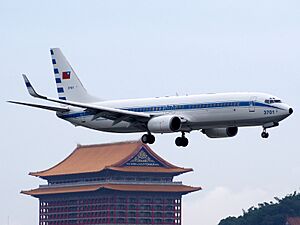 ROCAF 3701 on final approach and Grand Hotel Taipei 20120616
