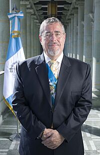 Retrato oficial de Presidente Bernardo Arévalo.jpg