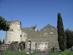 Roma Appia Antica - mausoleo Cecilia Metella