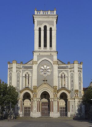 Vue 5 de la cathédrale Saint-Charles à Saint-Etienne