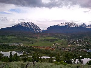 Silverthorne seen from Ptarmigan Peak. In the background Buffalo Mountain is on the left, while Red Mountain and Mount Silverthorne are located adjacent to each other to the right.