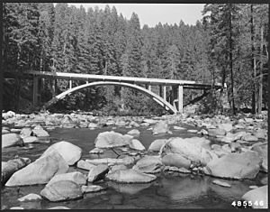 Cement Arch Bridge across Collawash River, Mount Hood, 1957 - NARA - 299089.jpg