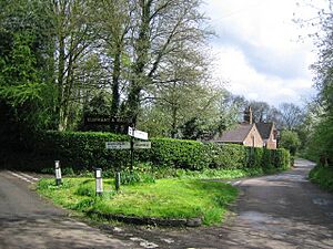 Cross Roads by the Elephant and Castle Pub at Amwell - geograph.org.uk - 162146