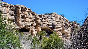 Gila Cliff Dwellings, New Mexico, USA 2012.jpg