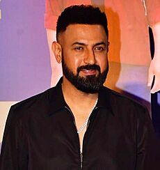 Gippy Grewal grace the premiere of Jatt Nuu Chudail Takri (Cropped).jpg