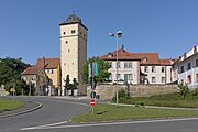 Ochsenfurt, straatzicht die Hauptstrasse-Zwinger met das Oberes Tor DmD-6-79-170-93 foto8 2016-08-07 10.33