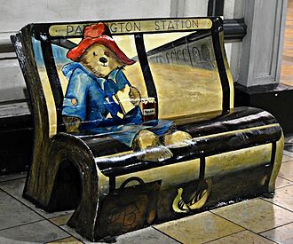 Paddington waits at Paddington (41799978930 cropped)