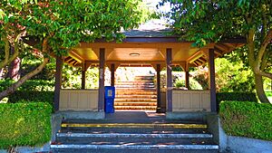 Richmond Road Streetcar Shelter
