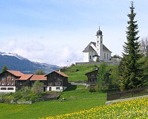 Ruschein-Dorfansicht mit Kirche S. Gieri