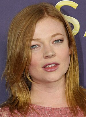 Sarah Snook Saphires (cropped)
