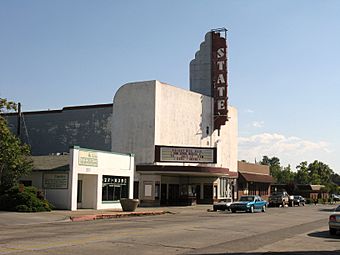 State Theater 1946 - Red Bluff, CA.JPG