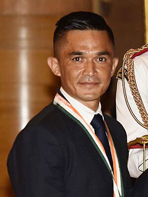 The President, Shri Ram Nath Kovind presenting the Major Dhyan Chand Khel Ratna Award, 2021 to Shri Sunil Chhetri for Football, at Rashtrapati Bhavan, in New Delhi on 13 November 2021 (cropped).jpg