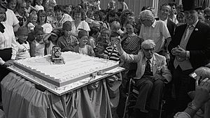 WILBERT CUTS THOMAS BIRTHDAY CAKE, YORK, 1980