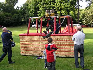 Wicker.balloon.basket.bath.arp