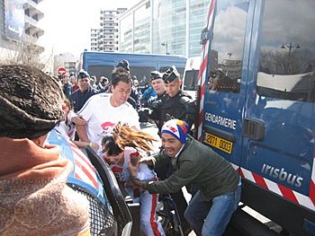 2008 Olympic torch relay Paris Jin Jing 3