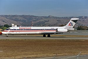 American Airlines McDonnell Douglas MD-87 (DC-9-87) Silagi-1
