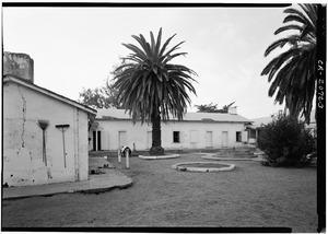 COURTYARD FROM SOUTHEAST - Johnson-Taylor Ranch House, Black Mountain Road vicinity, Rancho Penasquitos, San Diego County, CA HABS CAL,37-RANPE,1-3