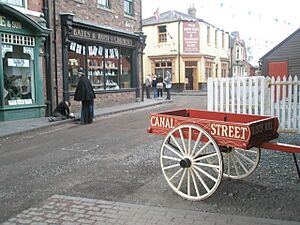 Canal Street Cart at Blists Hill Open Air Museum - geograph.org.uk - 1455996