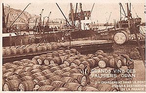 Chargement de vins dans le port d’Oran à destination de la France