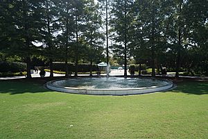 Dallas Arboretum and Botanical Garden September 2017 13 (Fogelson Fountain)