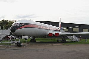 De Havilland Comet 4C G-BDIX (22660251140).jpg