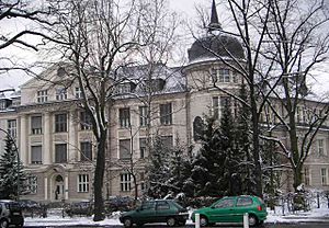Freie Universitaet Berlin Otto-Hahn-Bau im Winter 01-2005