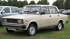 Lada 2107 aka Lada Riva October 1995 1452cc