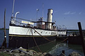 Medway Queen, Damhead Creek - geograph.org.uk - 1006725