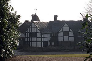 Oast House at Lullenden Manor, Hollow Lane, Lingfield, Surrey - geograph.org.uk - 1140336.jpg