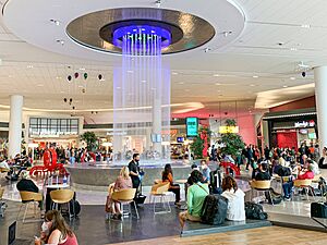 Terminal B at LaGuardia Airport (2)
