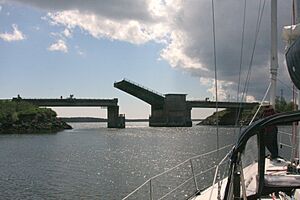 20110812 Lennox Passage Lift (Bascule) Bridge 1