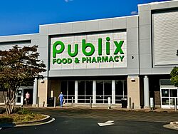 A typical Publix grocery store exterior seen in Farragut, Tennessee 03.jpg