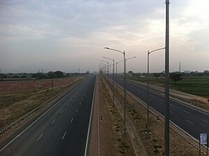 Agra-Inner-Ring-Road02 (32944081270)