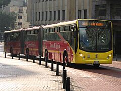 Articulado de Transmilenio en el Eje Ambiental