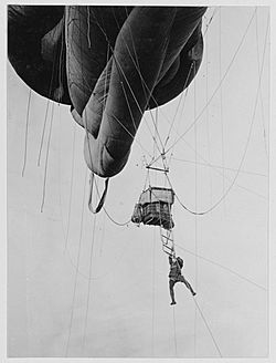 Disembarking from Kite Balloon WW1.jpg